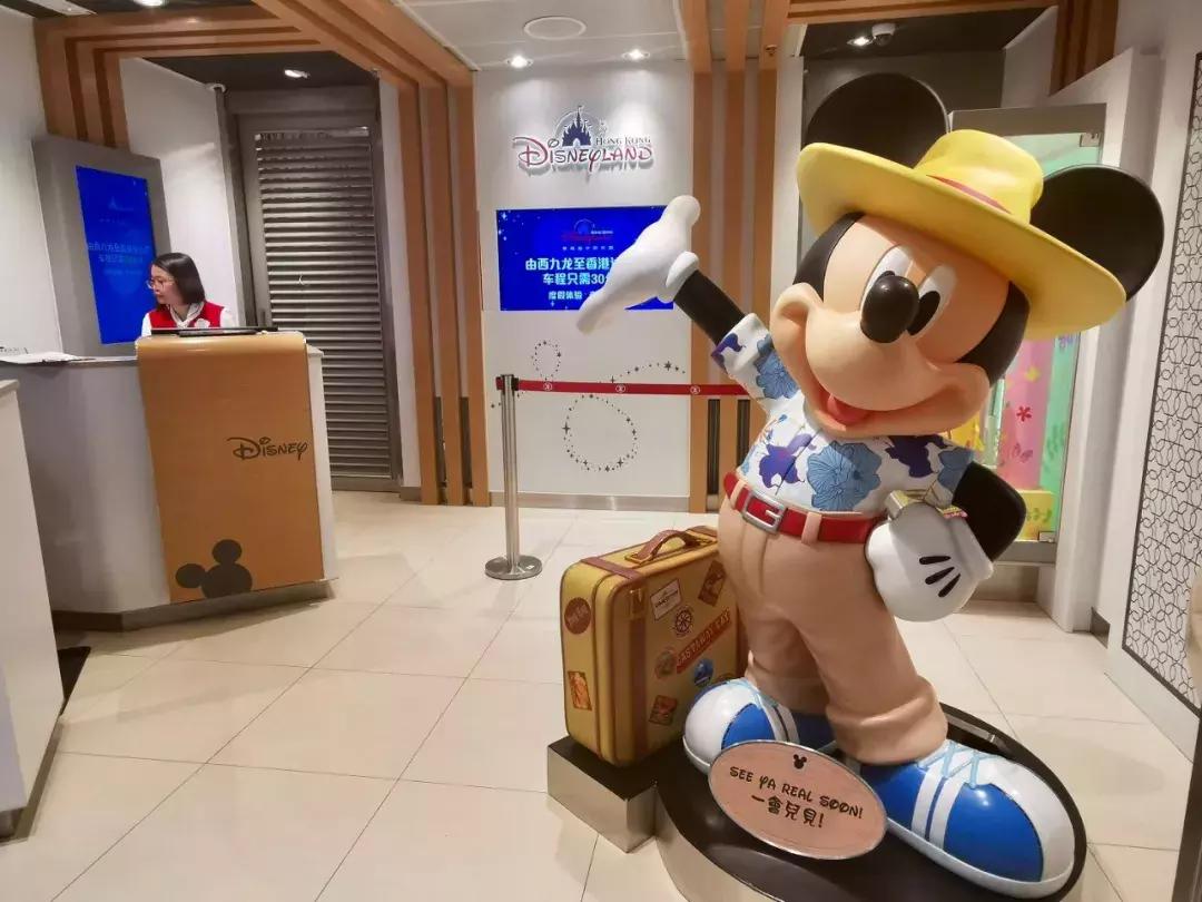 让全家人流连忘返的香港迪士尼，到底有什么魔力？