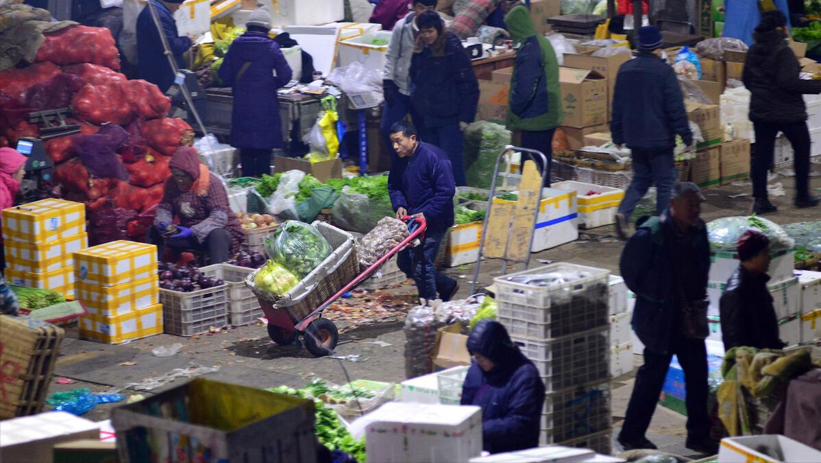 35岁的我,开水果摊年入30万,全靠不关心价格的年轻人