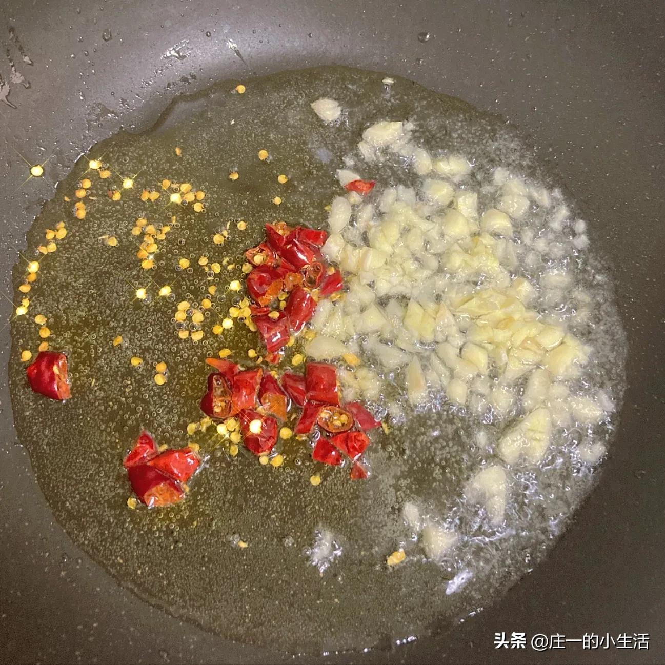牛肉不敢吃，羊肉吃不惯，猪肉吃腻了，今天炒盘虾换换口味