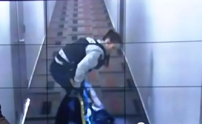 加拿大女警暴打华裔女生,加拿大女性遭施暴