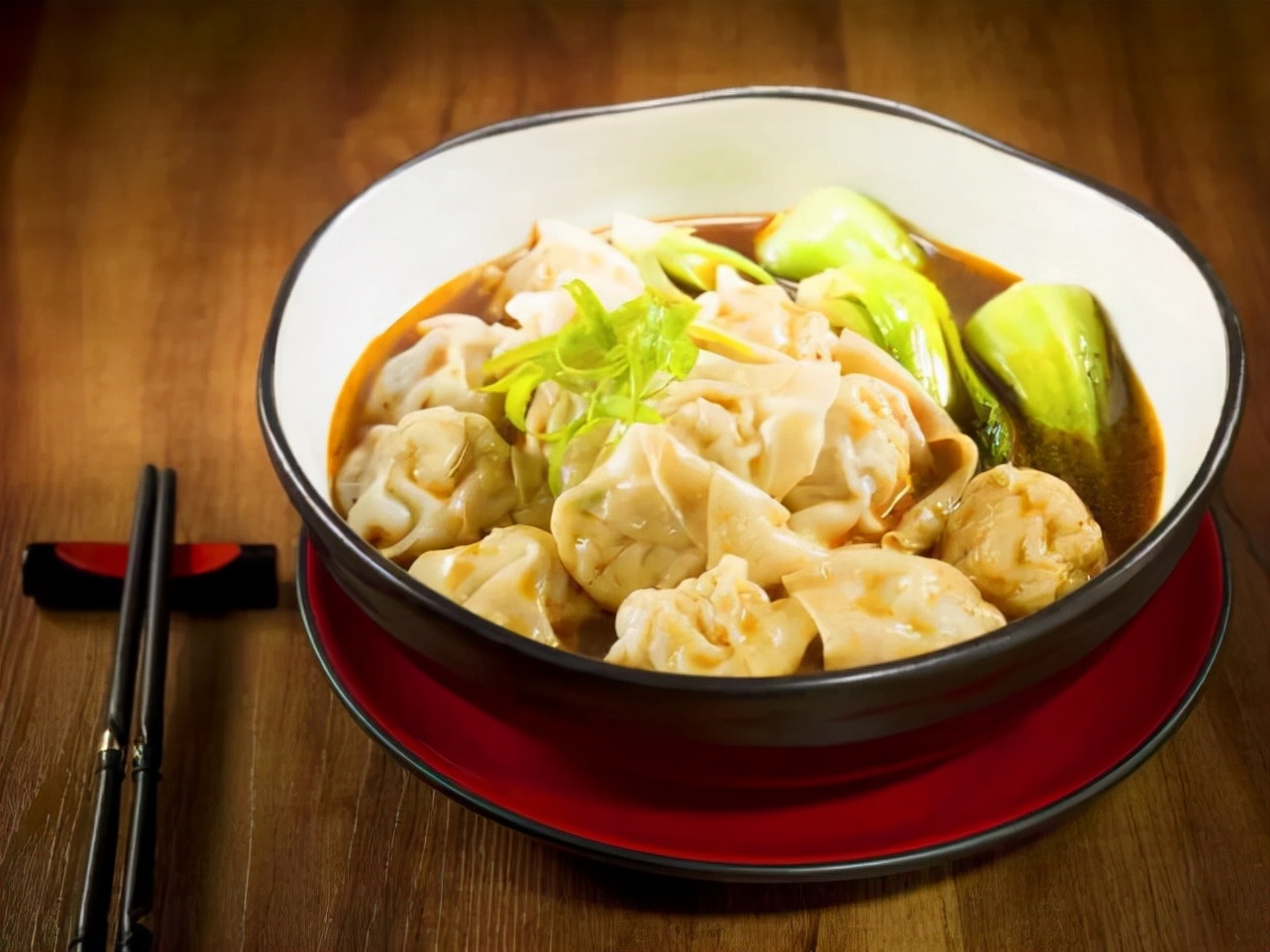 夫妻一碗馄饨的感情故事,情感故事一碗牛肉面