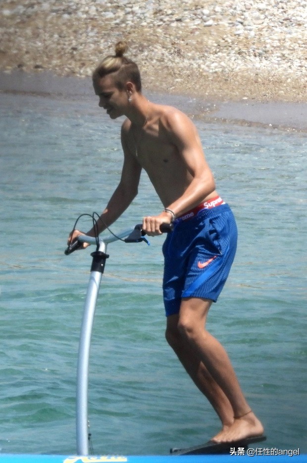 大卫贝克汉姆在英国多受欢迎,大卫贝克汉姆小时照