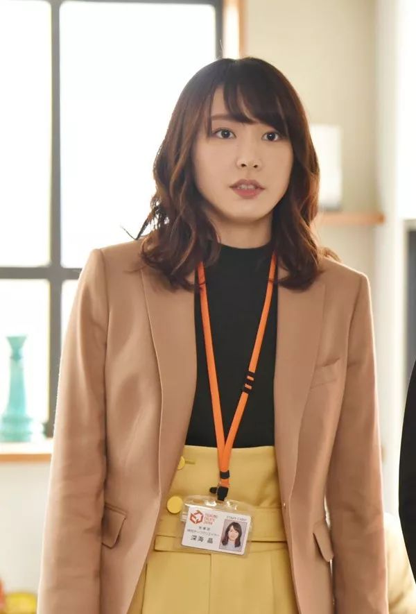 通勤怎么穿才好看,春季通勤怎么穿气质出众呢