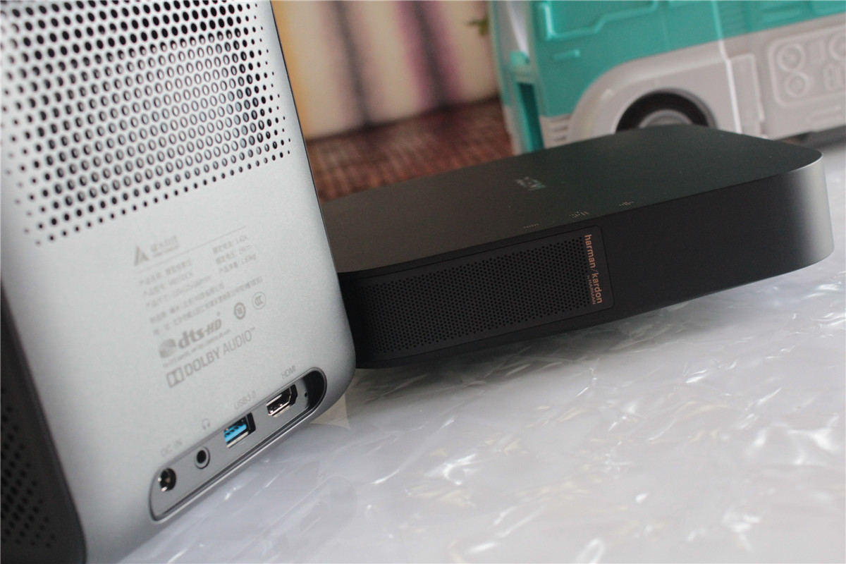 小米投影仪1代对比峰米smart,小米全色激光投影对比极米