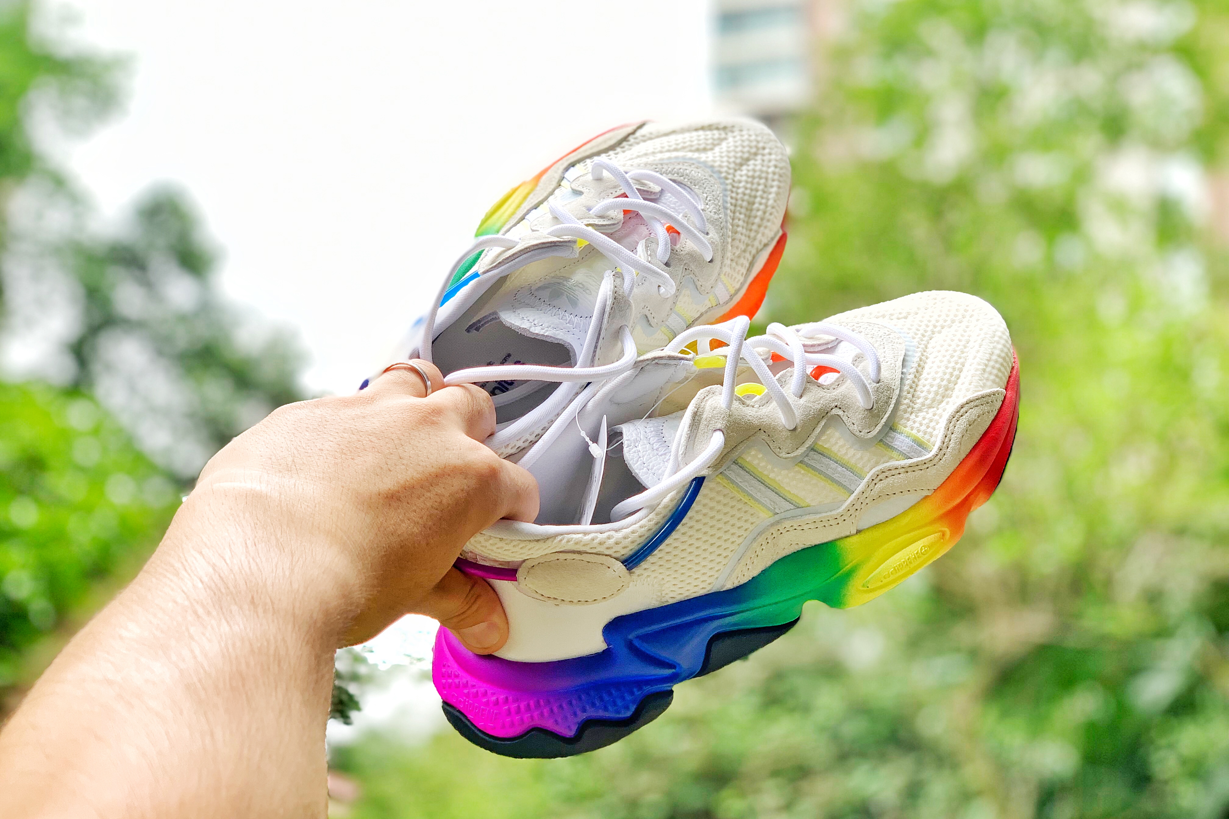 adidas三叶草新款 (三叶草ozweego缺点)