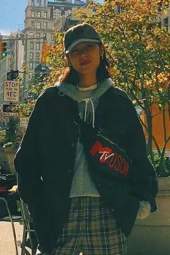 刘雯今年最流行的包,刘雯同款包时尚潮流大牌大容量