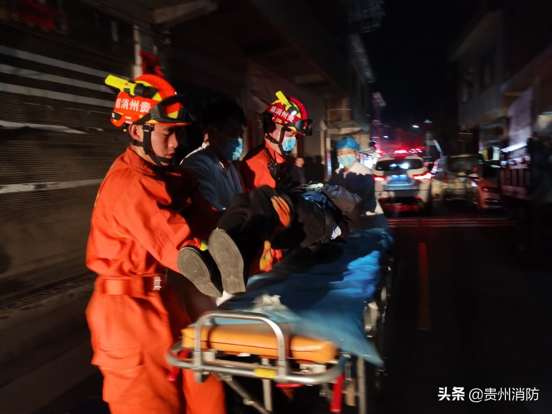 贵安大道车祸现场,福州贵安大货车侧翻