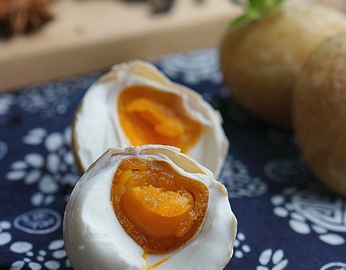 腌鸭蛋怎么腌才能流油,腌鸭蛋腌好了怎么处理让它不再咸