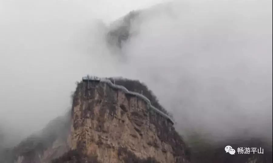 暮春之雨潇潇落,仙山云雾缥缈间~