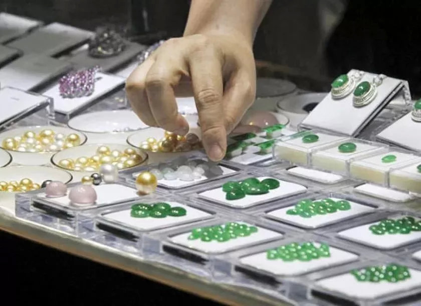 缅甸曼德勒翡翠市场淼淼珠宝,缅甸曼德勒翡翠市场成品100万手镯