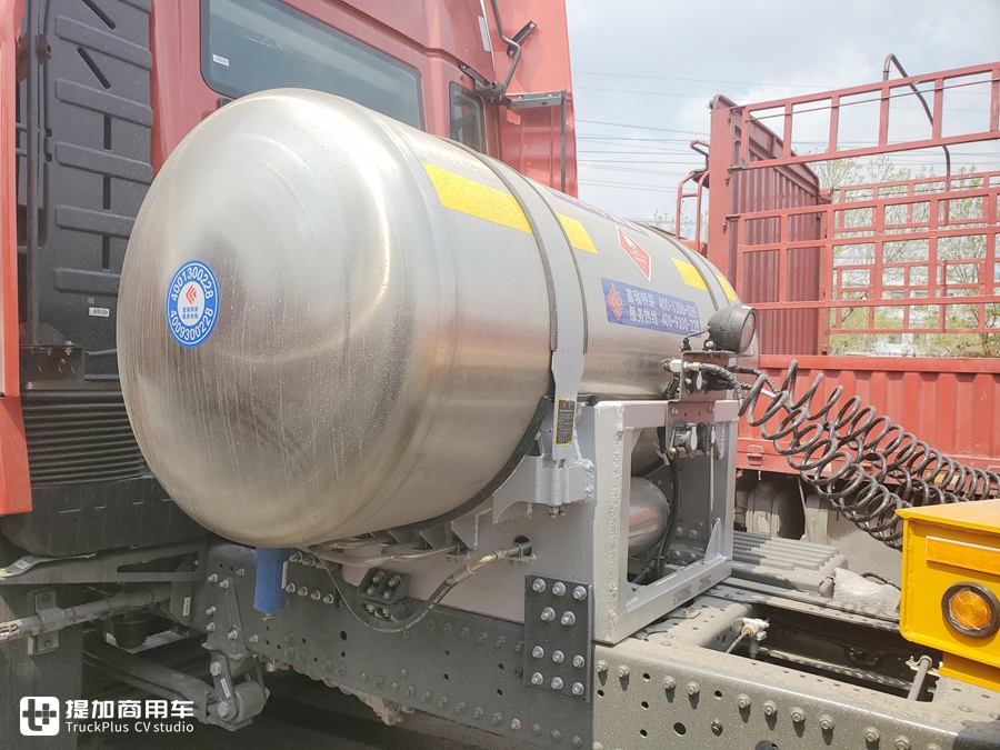 豪沃新款tx7配置,豪沃tx7290马力7.8米底盘多少钱