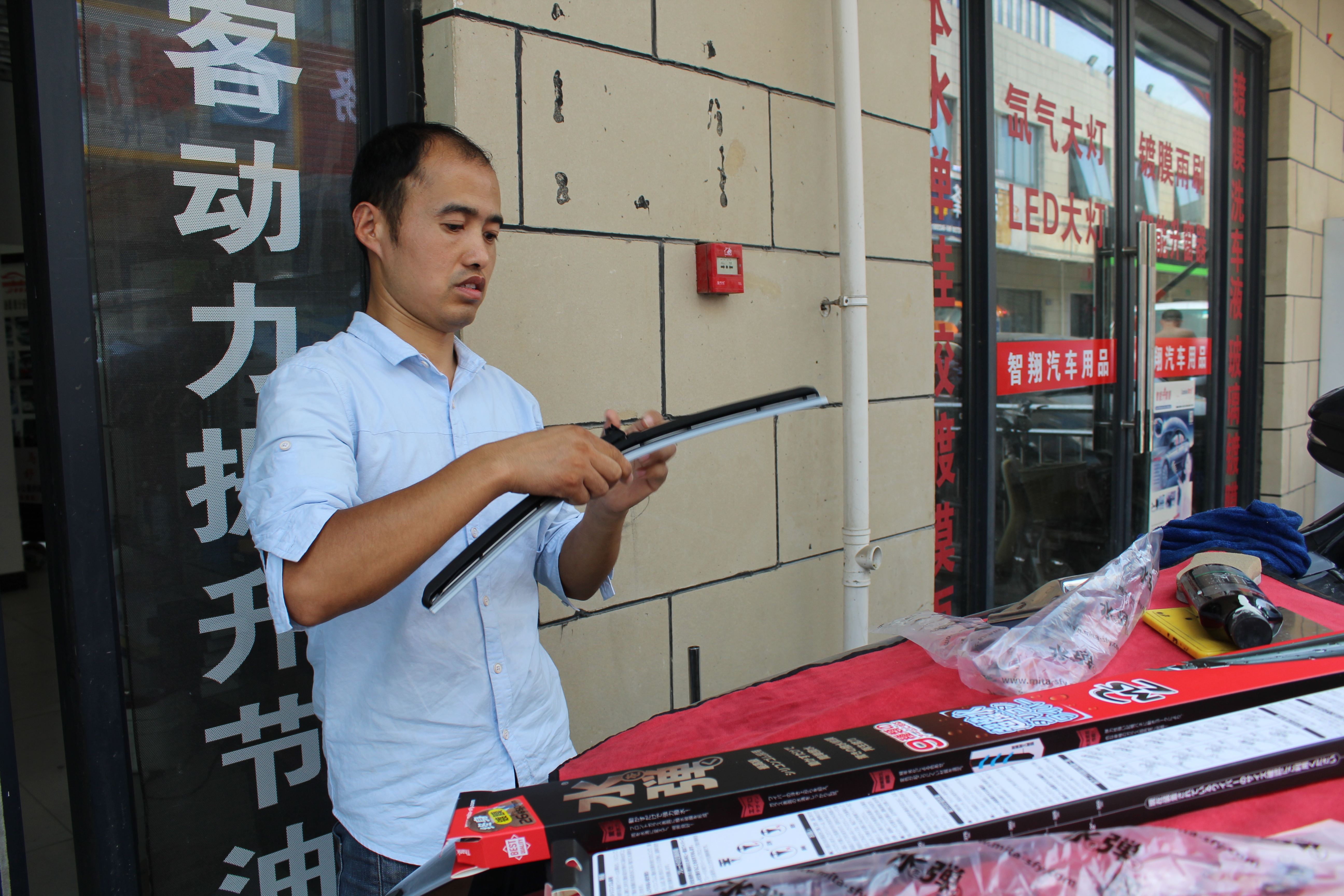 被改装店忽悠300元安装的水弹镀膜雨刷,真的有效果吗?