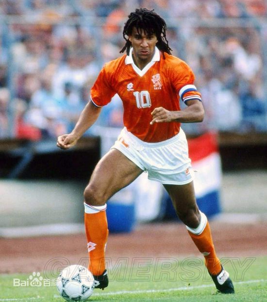 足球最强三叉戟梅西,足球史上最伟大的球员排名