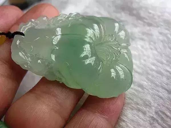 6类人群、30种翡翠。翡翠可不能随便送人，现在看还不晚！