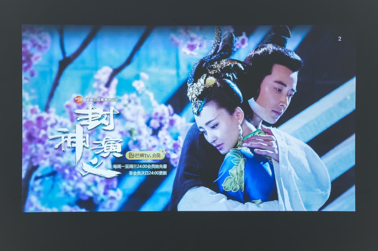 喜欢看电影买电视还是投影仪,喜欢看电影买投影仪