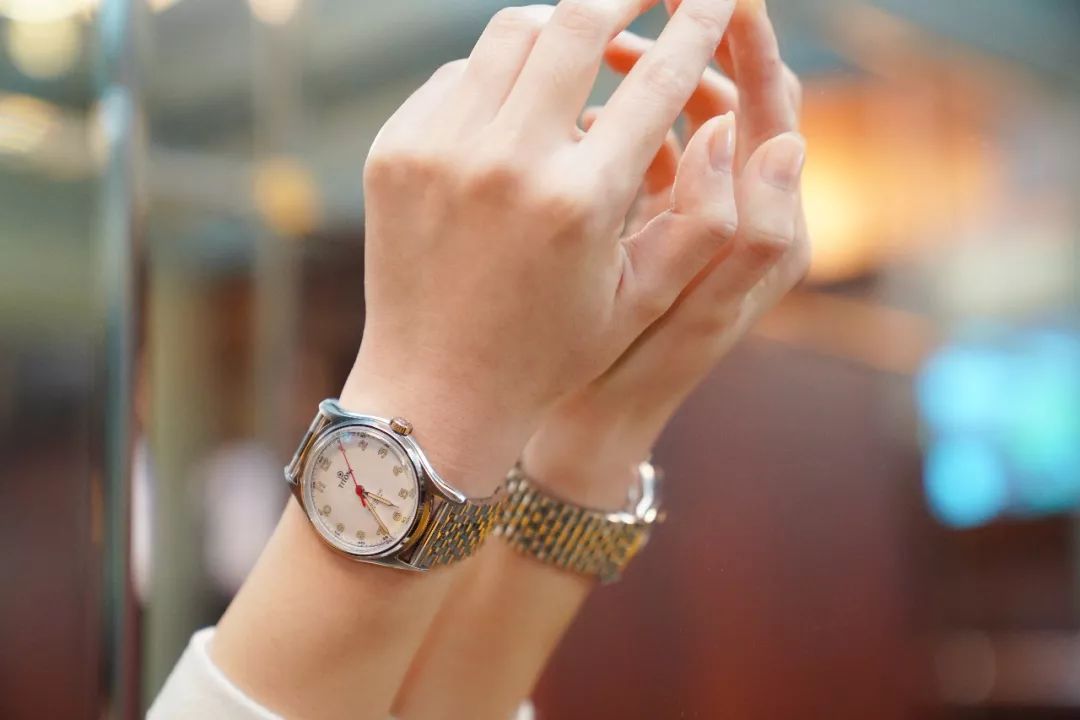 穿搭||把梅花戴上手腕，将魅力藏进时间