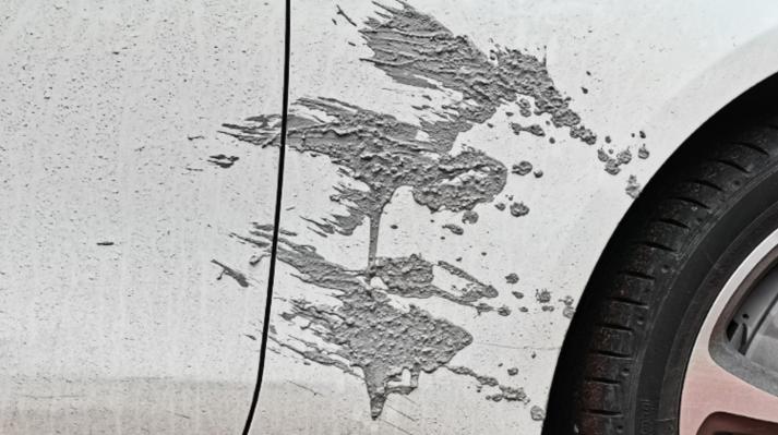 汽车天窗玻璃有污渍怎么去除,如何去除汽车玻璃顽固污渍