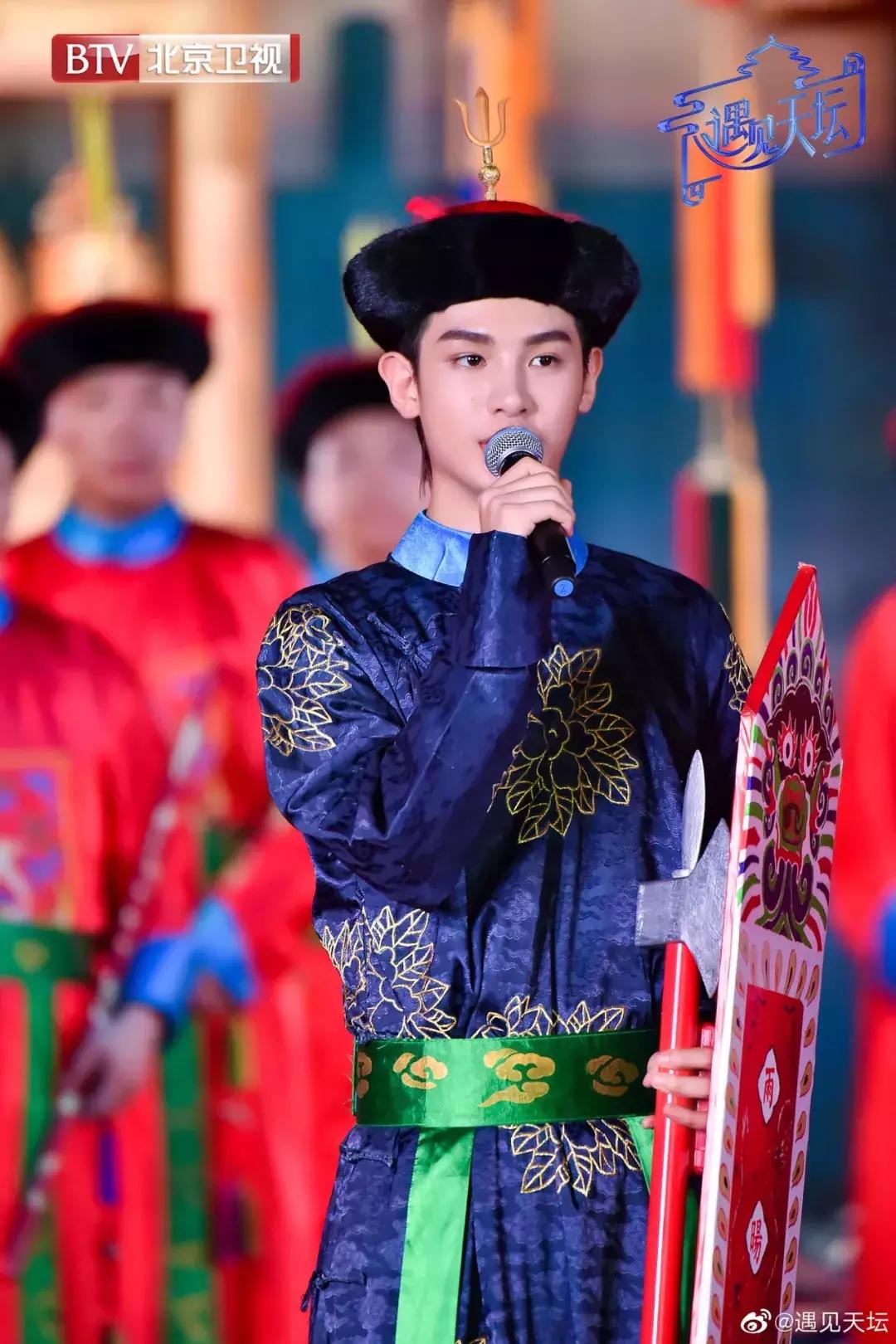 杨幂热巴baby双马尾气质动人,ab杨幂同框