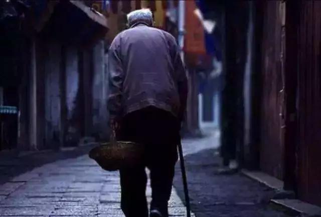 道德经第五十二章治水译文,孙健道德经第五十二章原文及译文