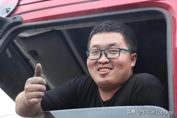 大运会记者采访视频小朋友,大运重卡客户心声