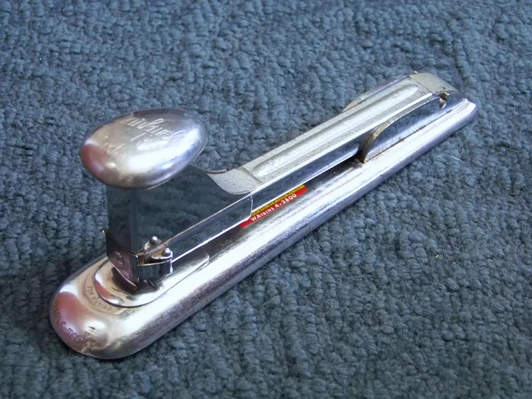 办公专用台式订书机,省力订书机办公专用