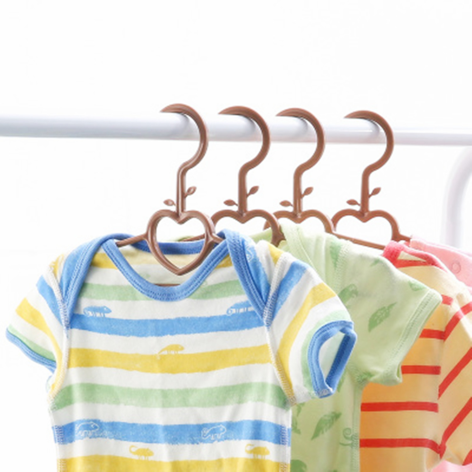 宝宝衣服洗污渍不变色,洗宝宝衣服用什么洗得干净