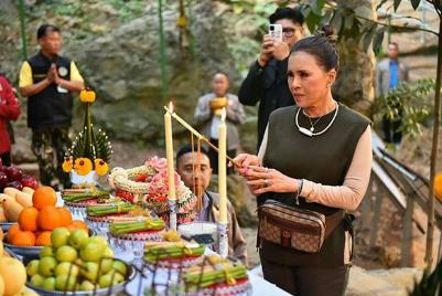 泰国68岁公主,泰国王后苏提达休闲装