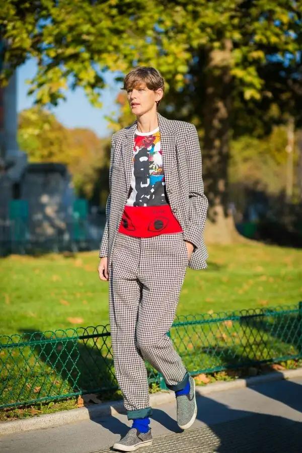 正装西装怎样搭配才显得柔和,西装要怎么搭配穿起来才好看