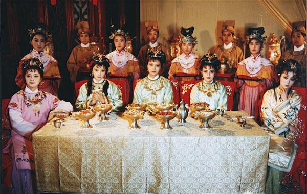 迎春是邢夫人亲生的吗,迎春的母亲是邢夫人吗