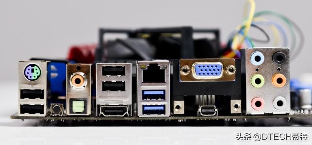 1台电脑如何连接2个显示屏,2台电脑怎么显示在一个显示器上