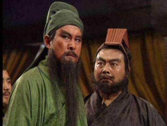 徐庶不献一计曹操不怀疑吗,徐庶评价三国演义