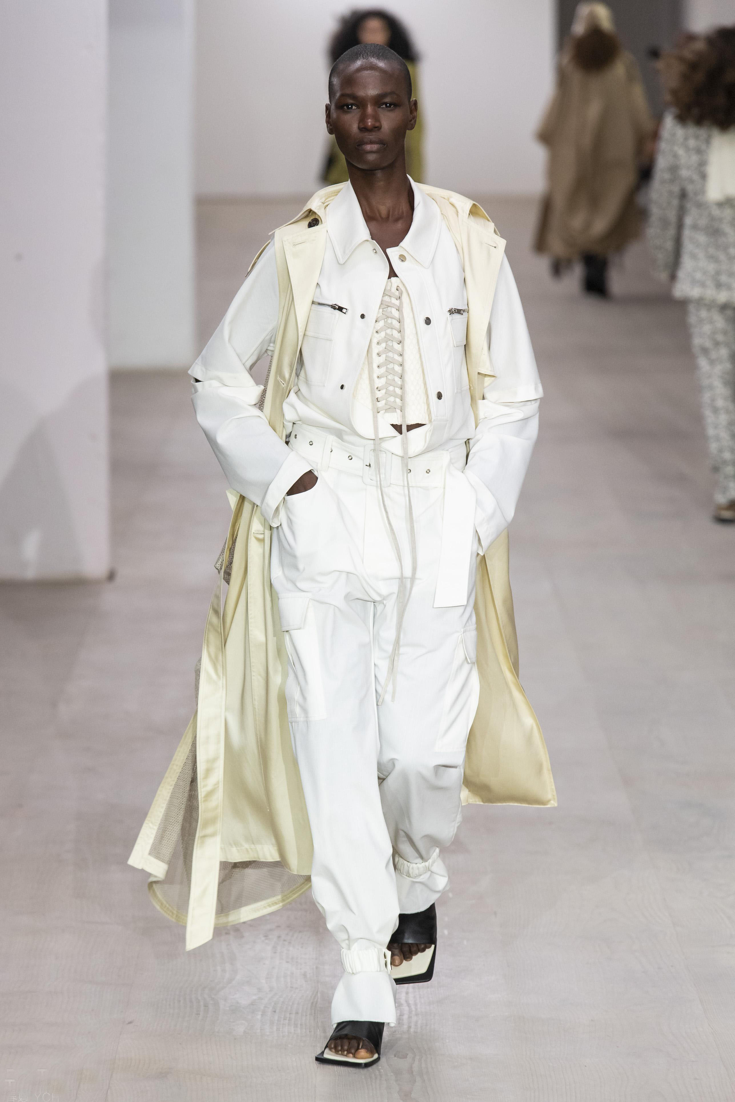 2023秋冬上海时装周秀场设计,2021巴黎高定时装周秀场