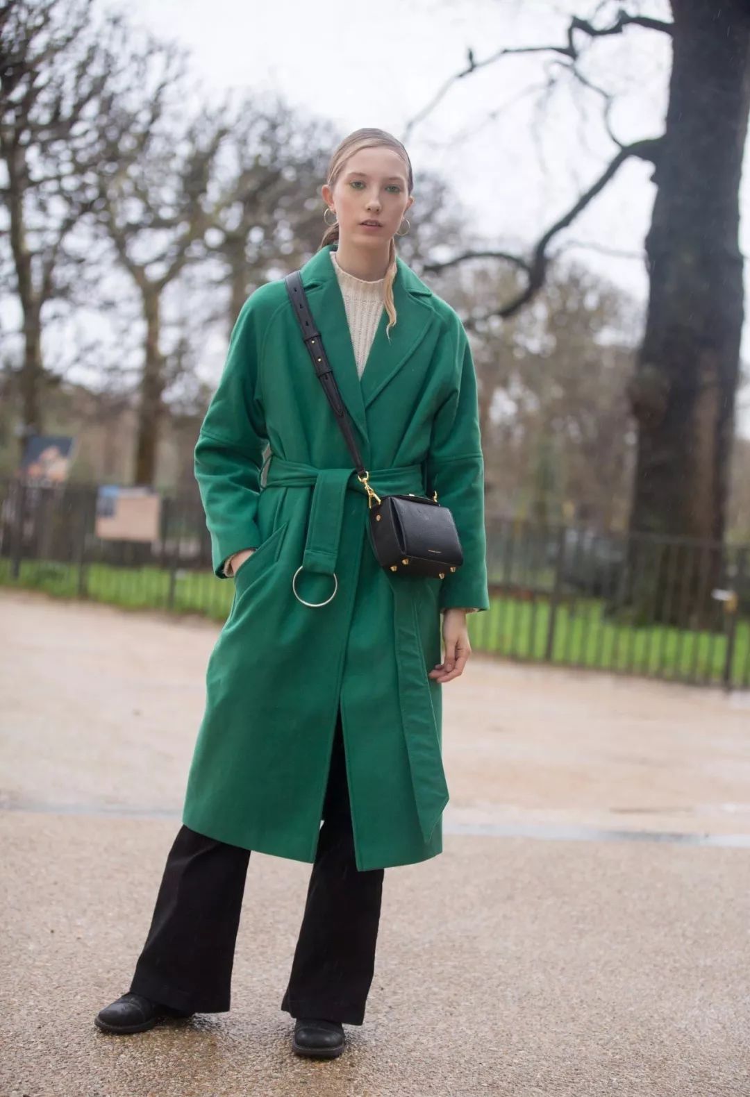 双面呢大衣穿出高级感的话术,秋冬格子大衣如何穿出高级感