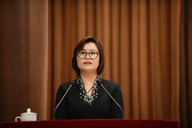 15岁到广东打工，后靠苹果成女首富，今1年损失500亿靠补贴来度日