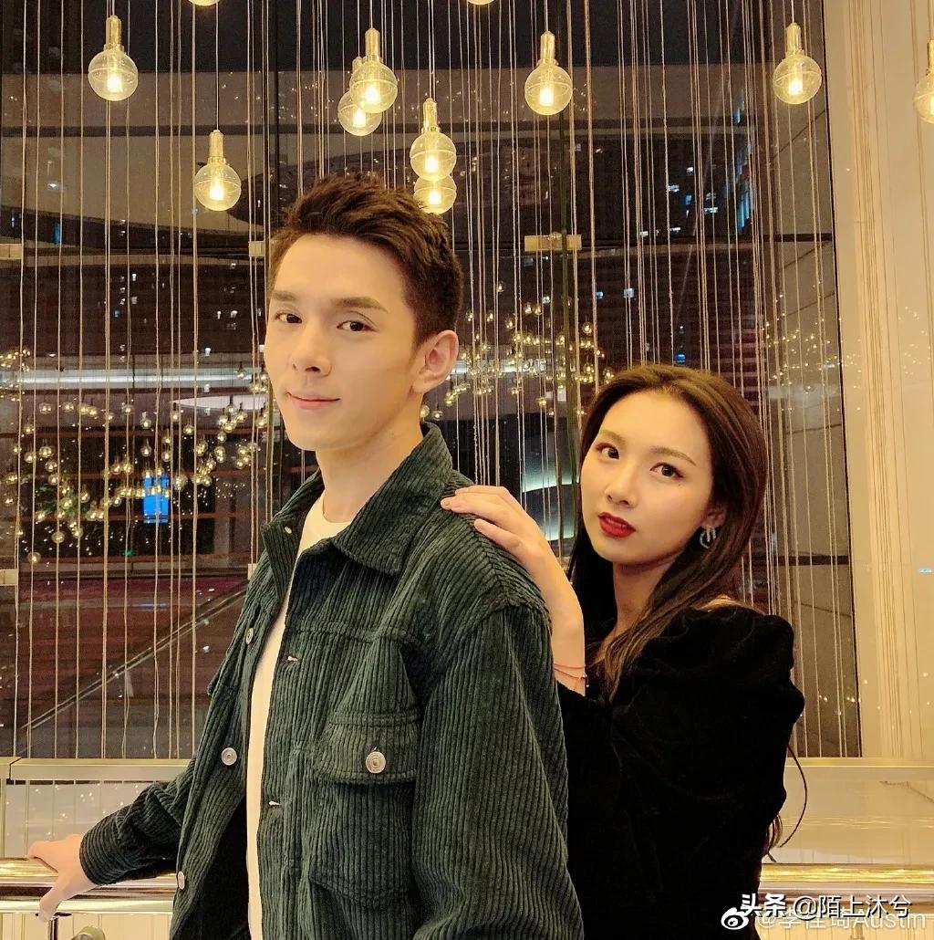 李佳琦被“女助理”给坑惨了：那些爱占便宜的年轻人，真的很掉价