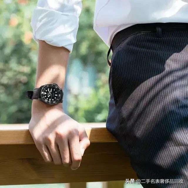 手表是选银色好看还是玫瑰金好看,手表是选智能手机还是机械手表