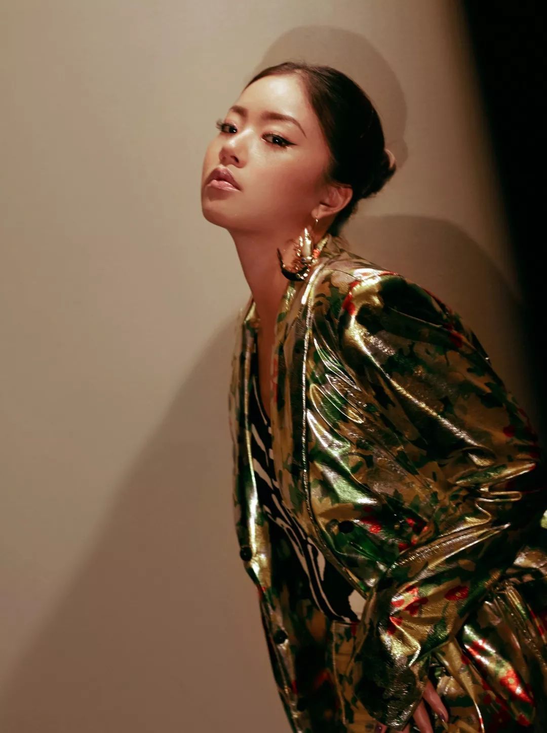 全世界都在美黑，你还在偷偷美白？吉克隽逸王菊教你如何“黑化”