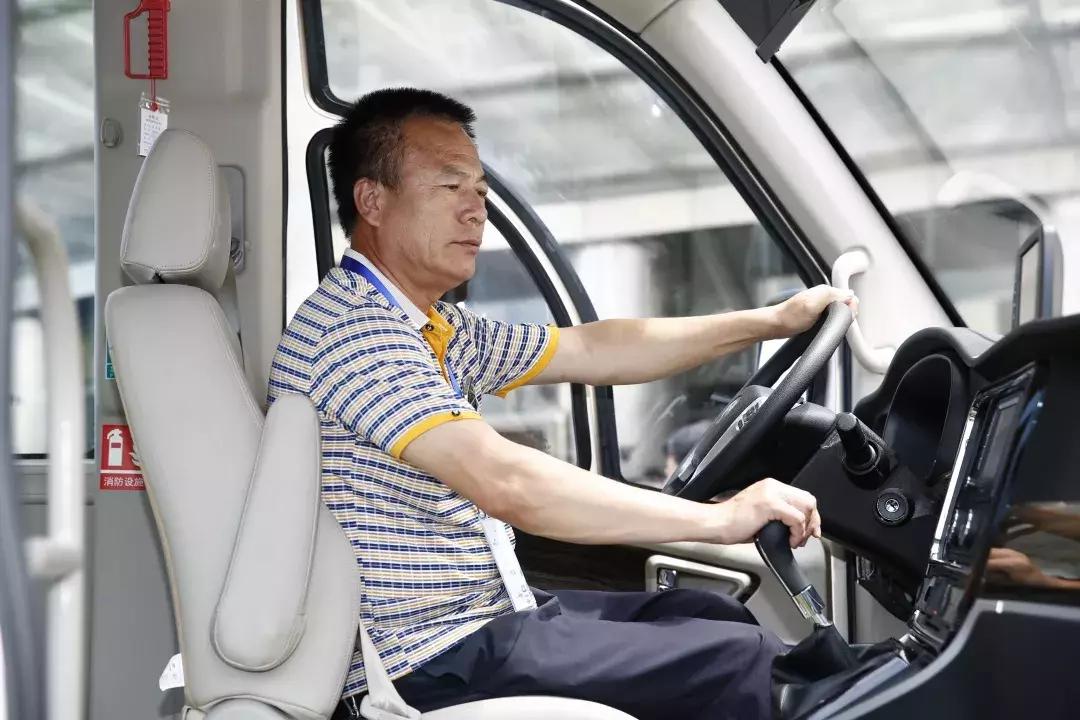 宇通cl6客车对比新世代哪个好,宇通cl6优缺点