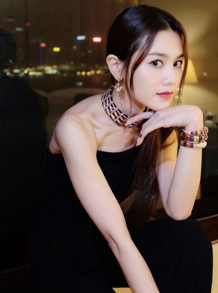 她一个戒指就1600000元,香港金像奖女星珠宝配饰图鉴,谁最耀眼