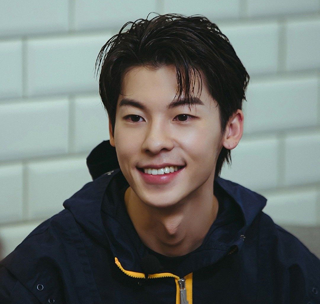 不分年龄看帅哥,不论年龄高矮胖瘦