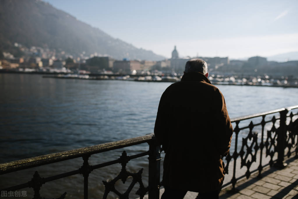 此情可待成追忆，只是当时已惘然——那个弥漫着乡愁的麦香烧饼