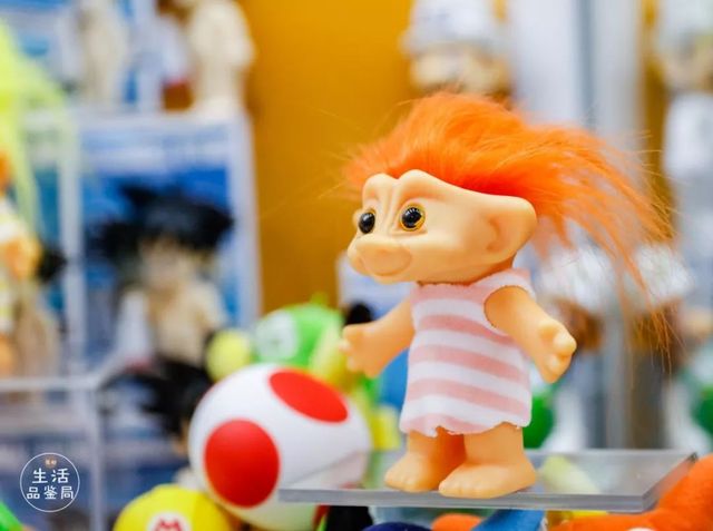 在魔都这家潮牌娃娃机店里，我竟然花了五块钱抓了个AJ