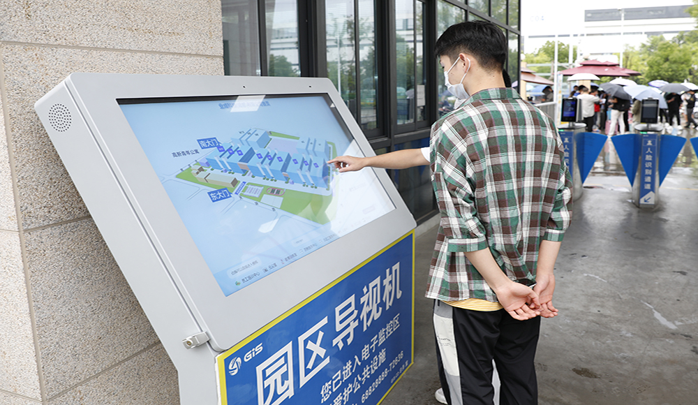 富士康10万人,富士康30万人上班场景