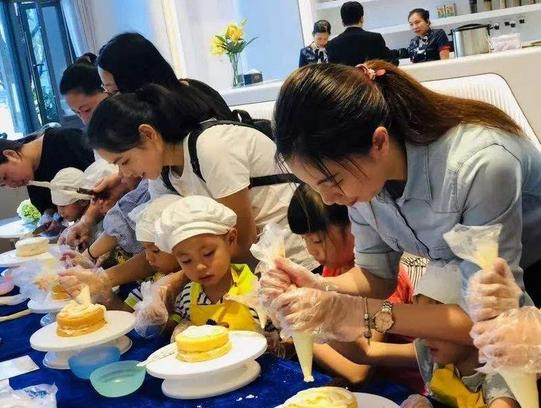 邓超带娃经验,邓超照顾小孩子