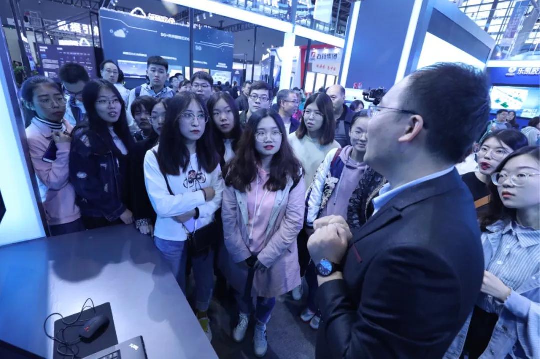 走进数博会的华为走出河北的万方中天