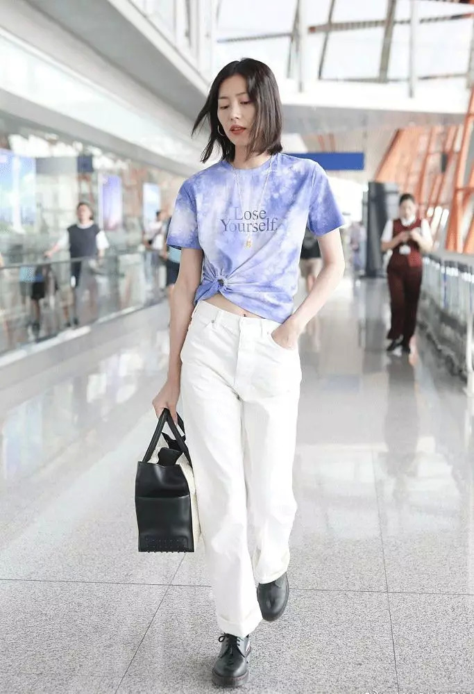 一点也不热，酷妹的马丁靴里都有空调