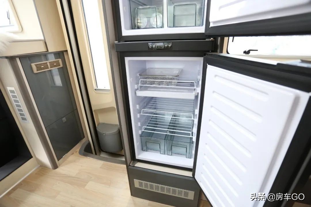 2.0t自动挡四驱越野房车13万左右,2.0t发动机8at轻卡房车