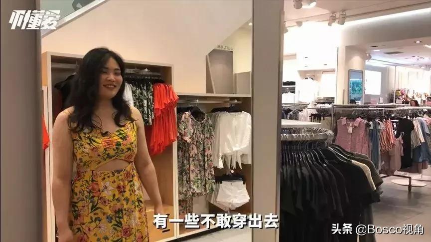那些藏起乳房的女孩
