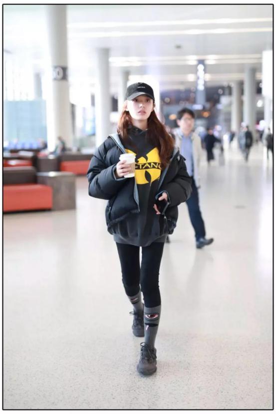 林允穿棉服视频,林允珍棒球棉服