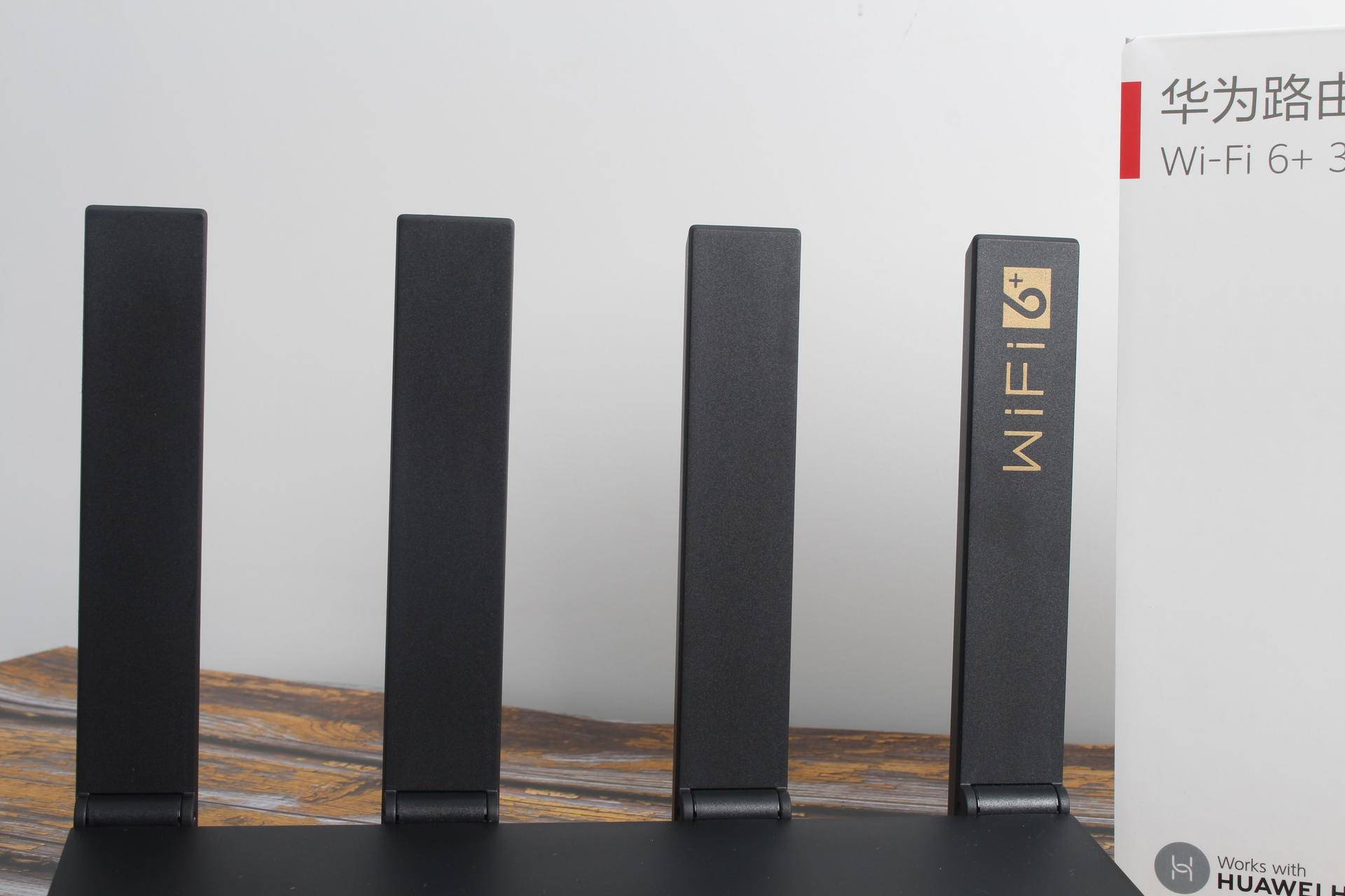 华为5g路由器ax3pro评测,华为ax3pro路由器老款和新款对比